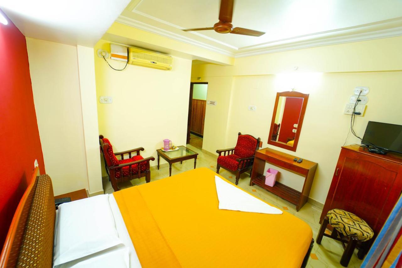 Amogha Residency Hotel Mysore Buitenkant foto